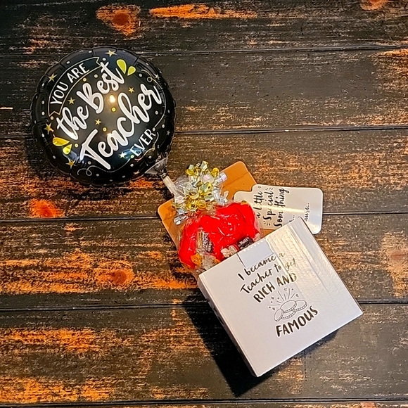 NIB Teacher 🎁 😍  Appreciation Gift! Mug, balloon, candy, bow, gift tag & box - Picture 2 of 8